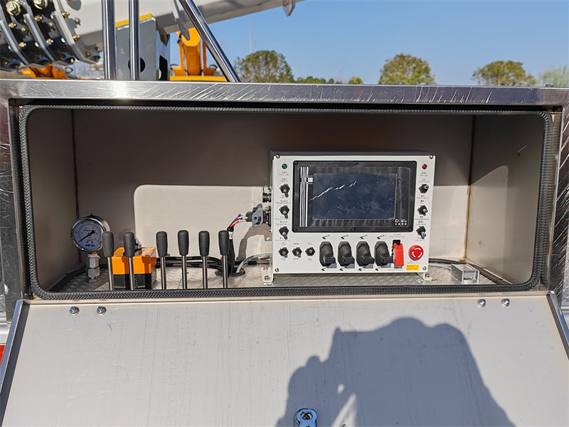 HOWO 4×2 aerial lift bucket truck