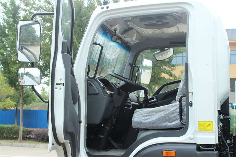 HOWO 4×2 light tip-truck