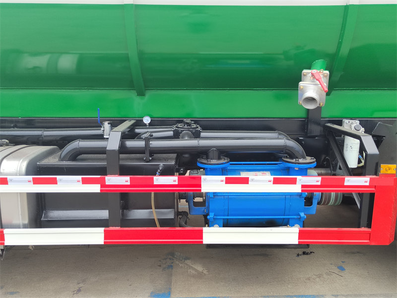 HOWO 12 wheeler septic tank truck