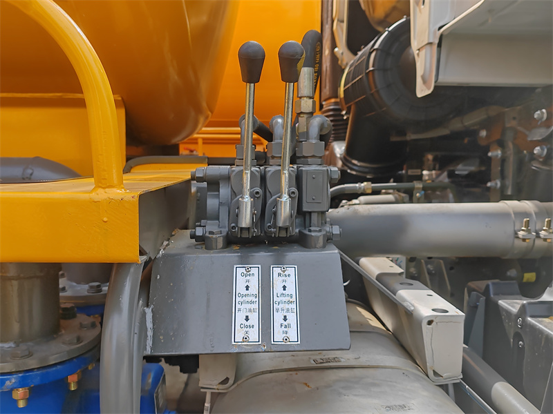 Sinotruk HOWO 20cbm vacuum suction truck