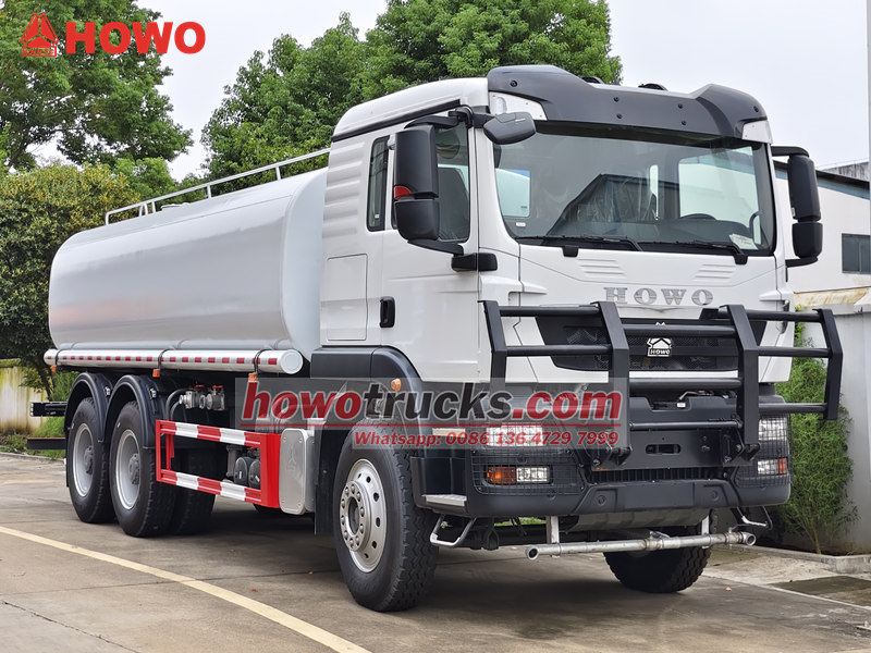 HOWO 6WD off-road water bowser