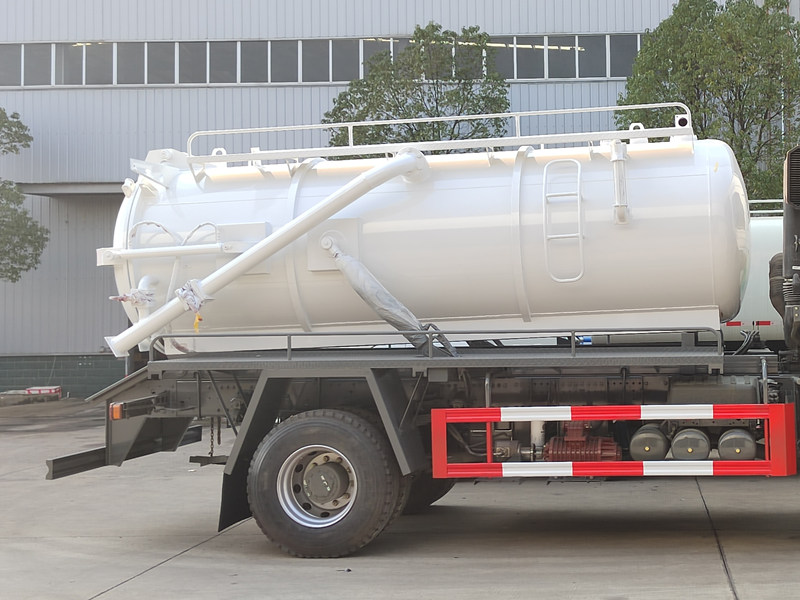 HOWO 4×4 AWD septic tank truck