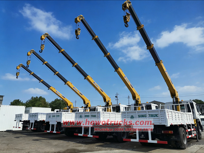 HOWO utility truck with crane
