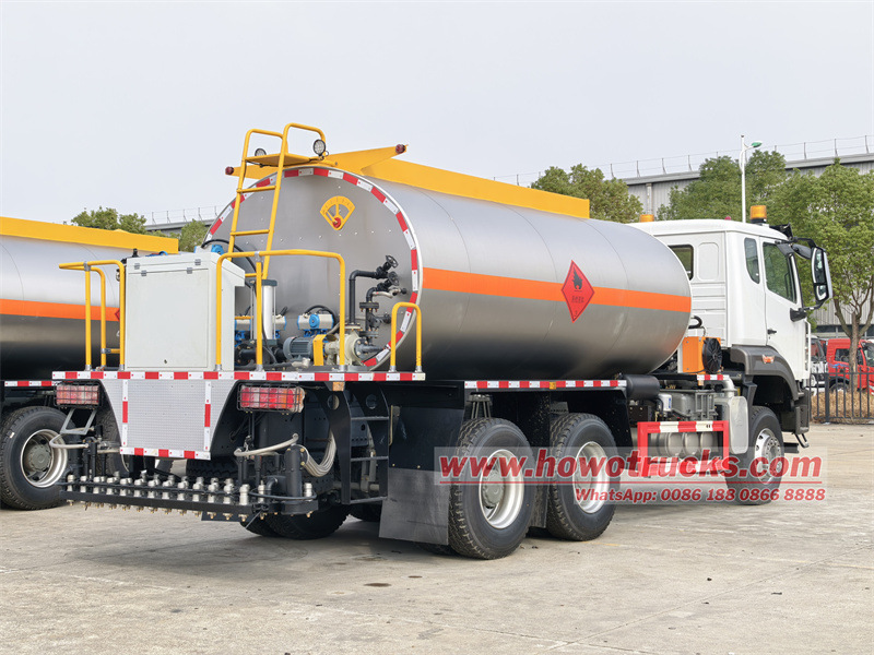 HOWO 6x4 15000L Asphalt Spreader Truck