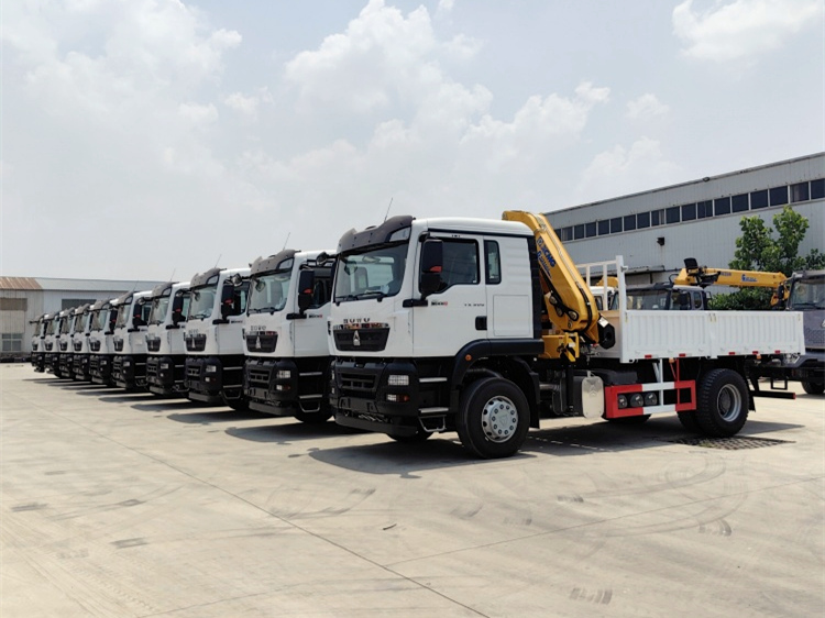 Mass delivery HOWO floding crane trucks