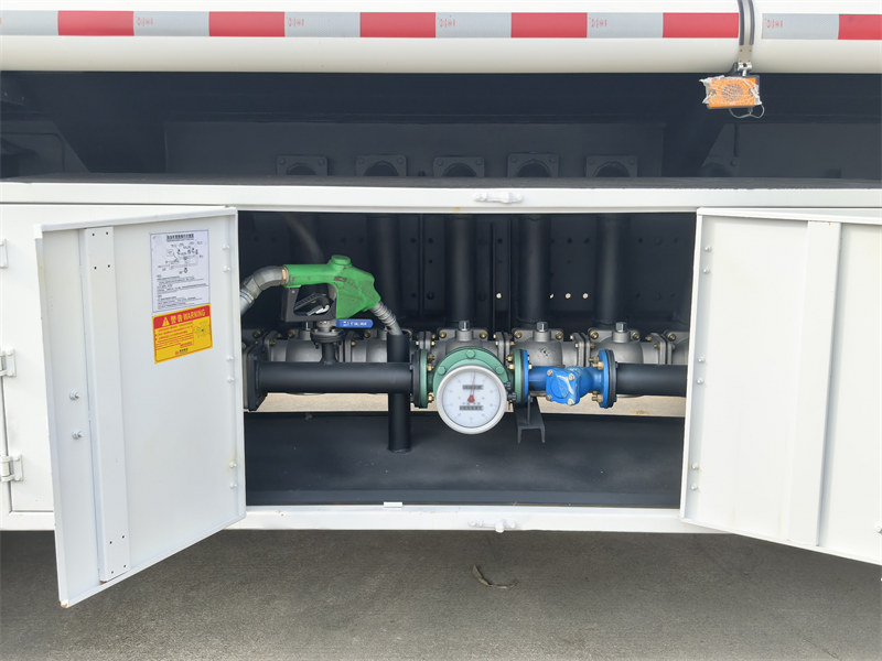 HOWO NX 20000L fuel tank truck