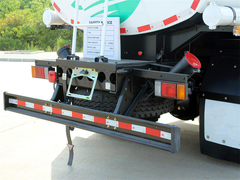 HOWO M7 12000L fuel tank truck