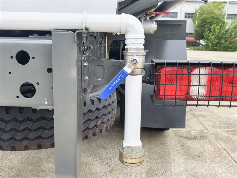 HOWO TX 20000L water tank truck